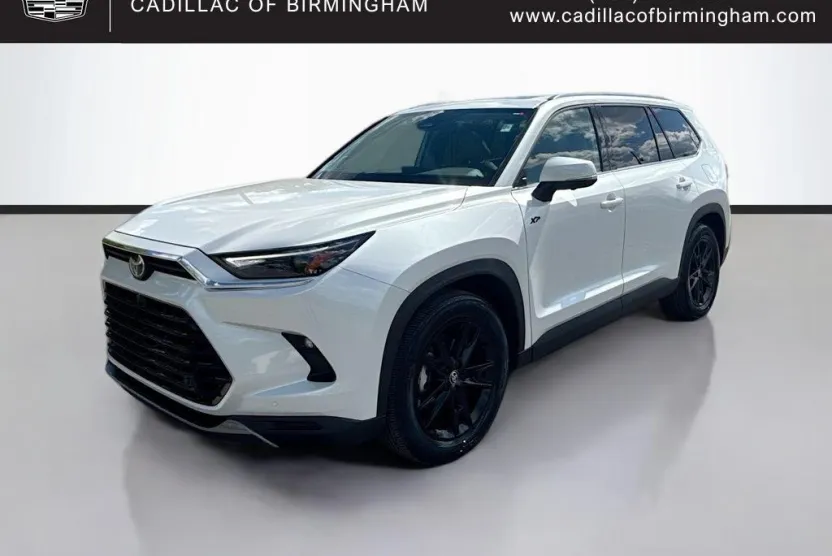 2025 Toyota Highlander Hybrid XLE photo 1