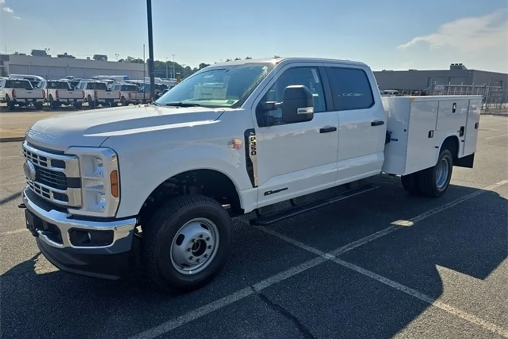 2025 Ford F-350 XL photo 1