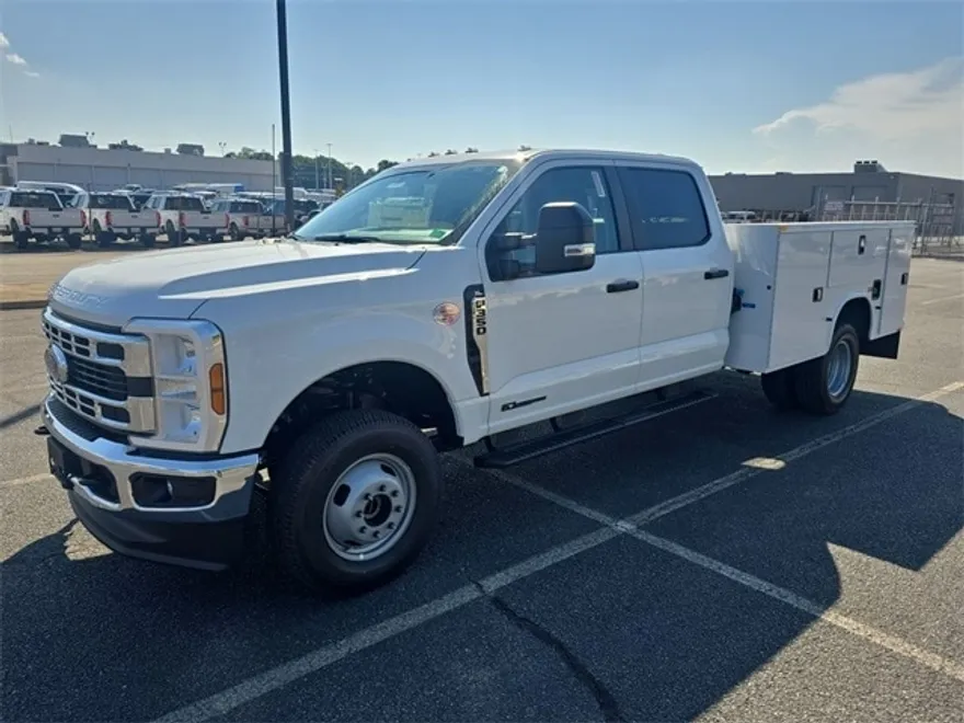 2025 Ford F-350 XL photo 1