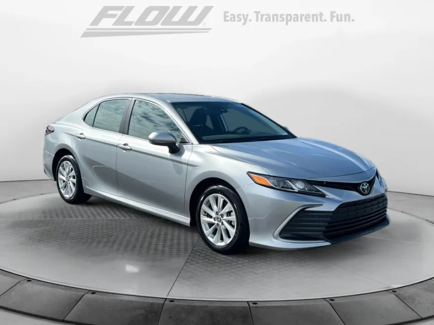 2023 Toyota Camry LE photo 1