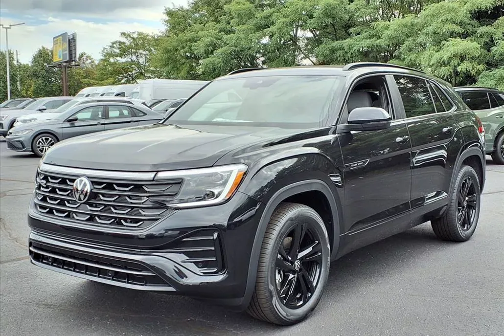 2026 Volkswagen Atlas Cross Sport SEL R-Line photo 1