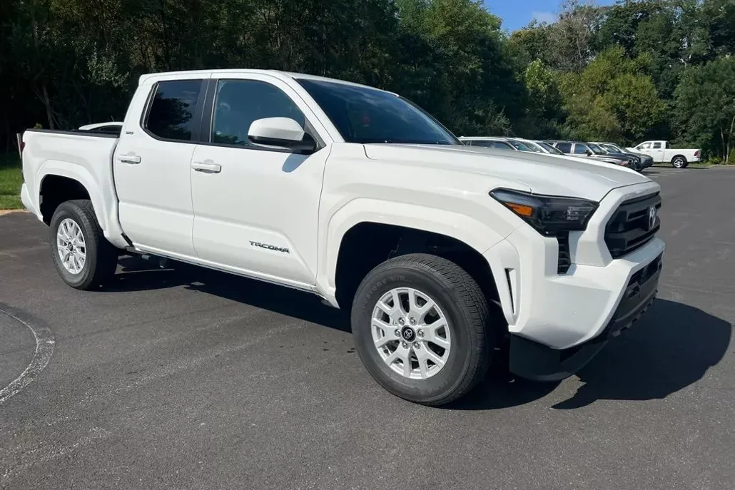 2024 Toyota Tacoma SR5 photo 1