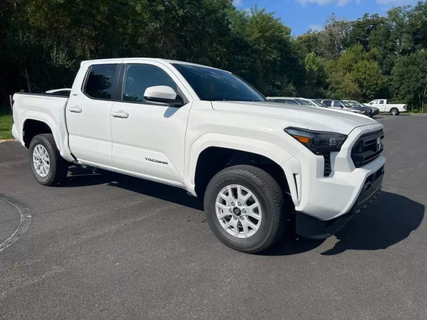 2024 Toyota Tacoma SR5 photo 1
