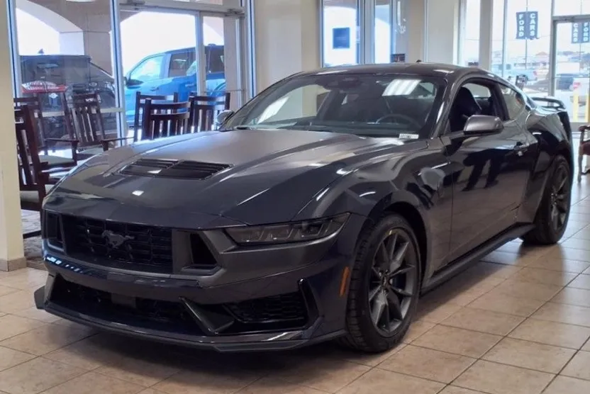 2025 Ford Mustang Dark Horse photo 1