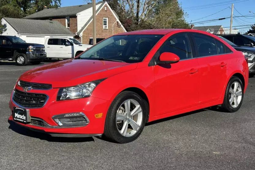 2015 Chevrolet Cruze LT photo 1