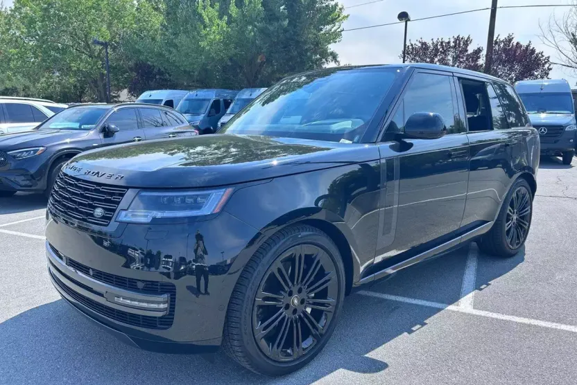 2024 Land Rover Range Rover SE photo 1