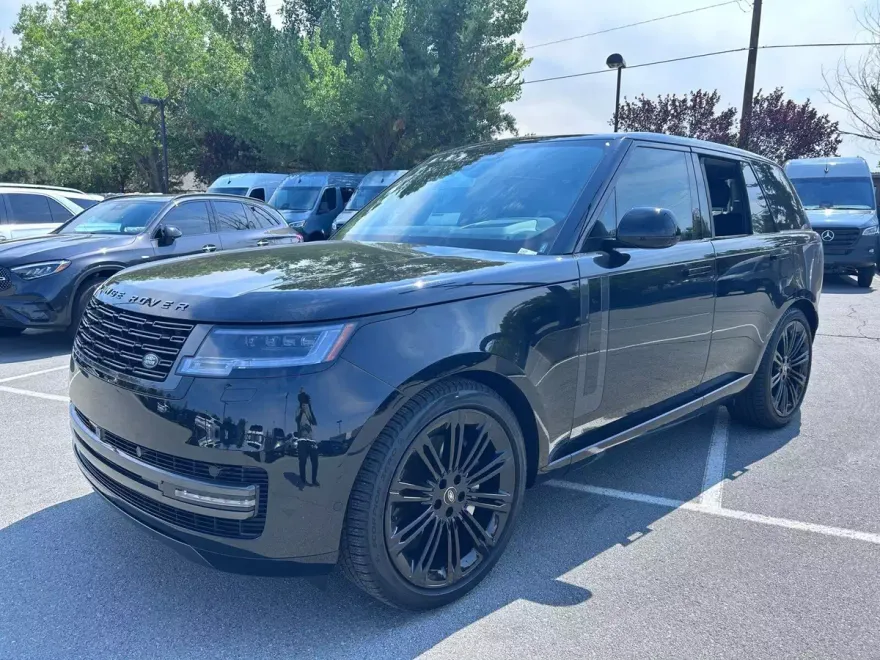 2024 Land Rover Range Rover SE photo 1