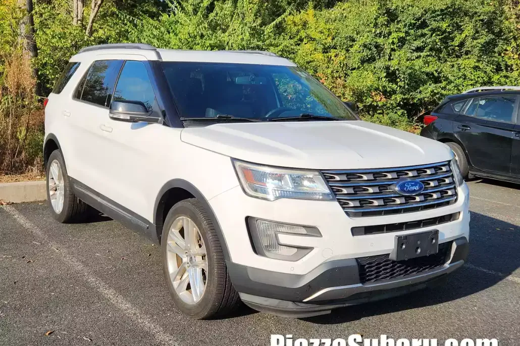 2017 Ford Explorer XLT photo 1