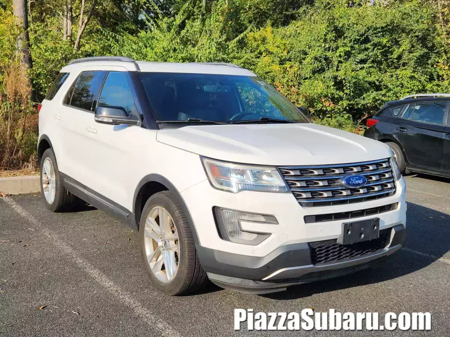 2017 Ford Explorer XLT photo 1