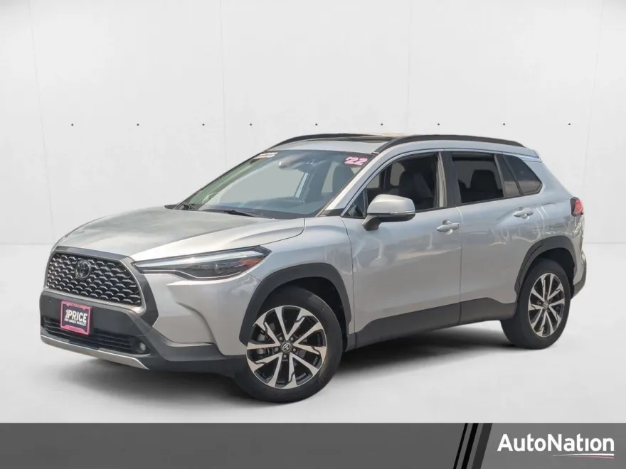 2022 Toyota Corolla Cross XLE photo 1