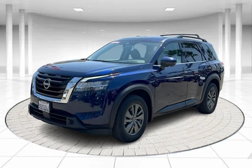 2022 Nissan Pathfinder SV photo 1