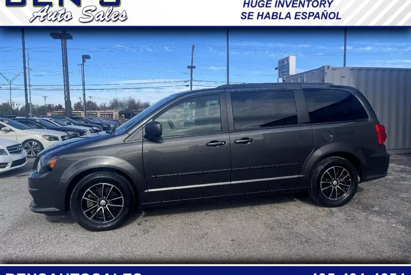 2016 Dodge Grand Caravan R/T photo 1
