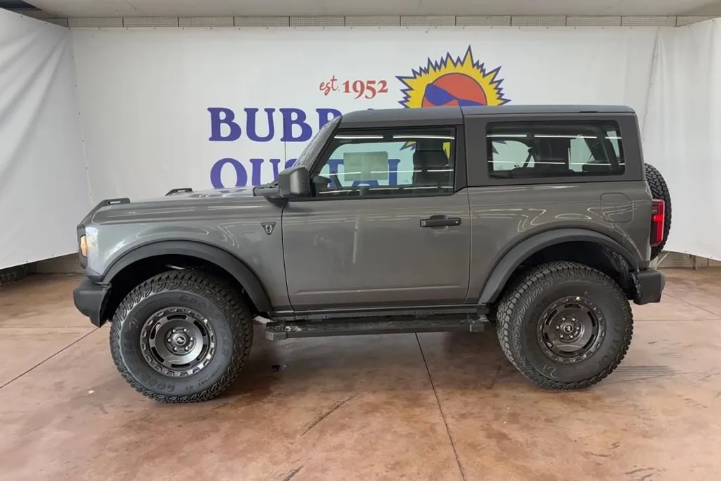 2025 Ford Bronco Base photo 1