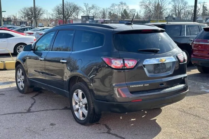 2017 Chevrolet Traverse 1LT photo 1