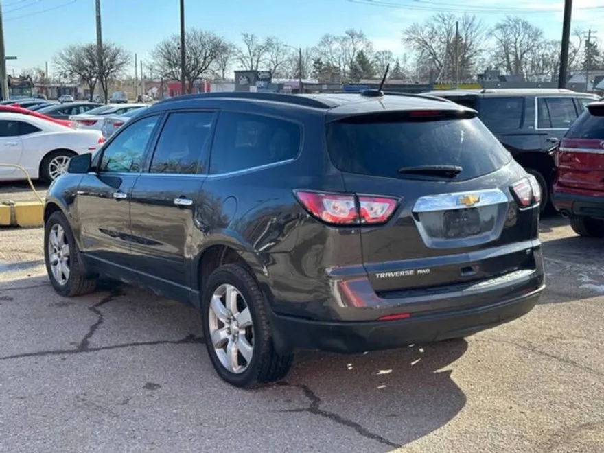 2017 Chevrolet Traverse 1LT photo 1