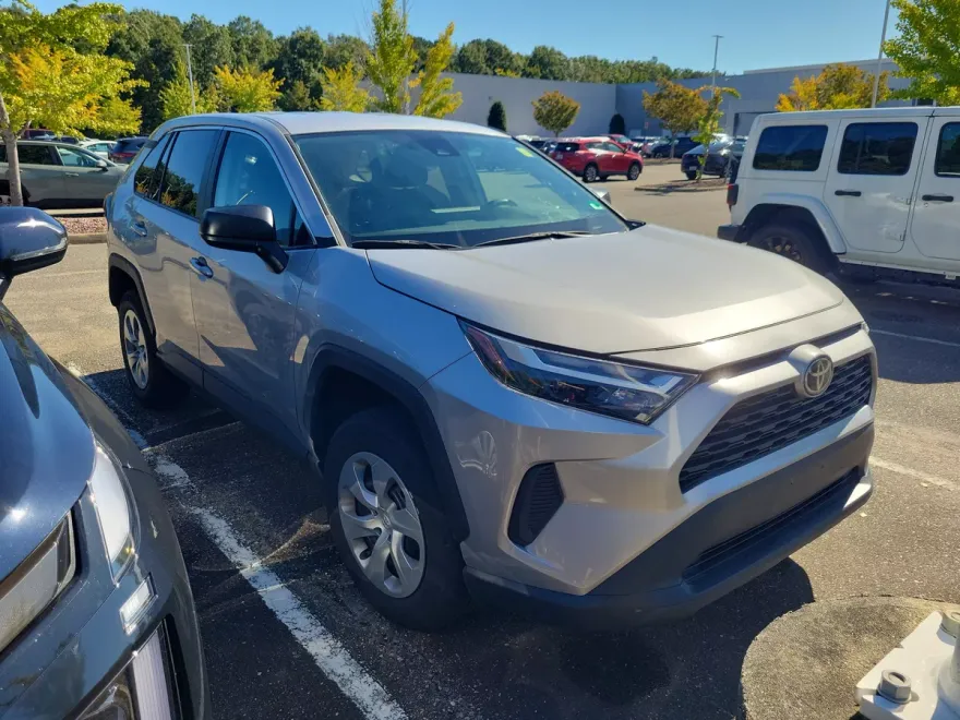2023 Toyota RAV4 LE photo 1
