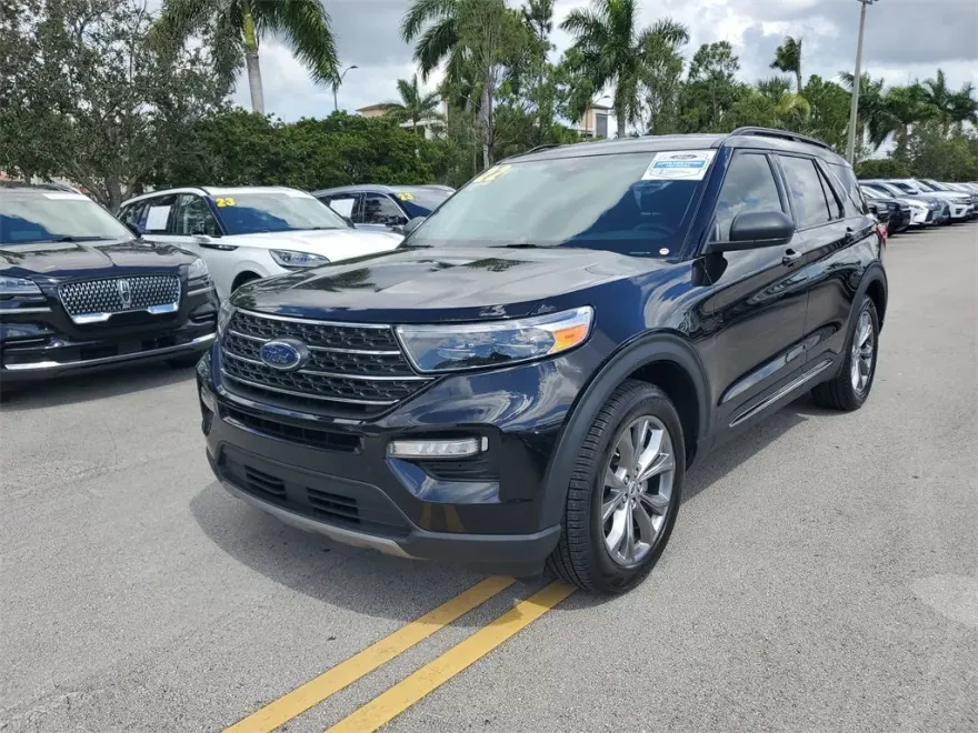 2022 Ford Explorer XLT photo 1