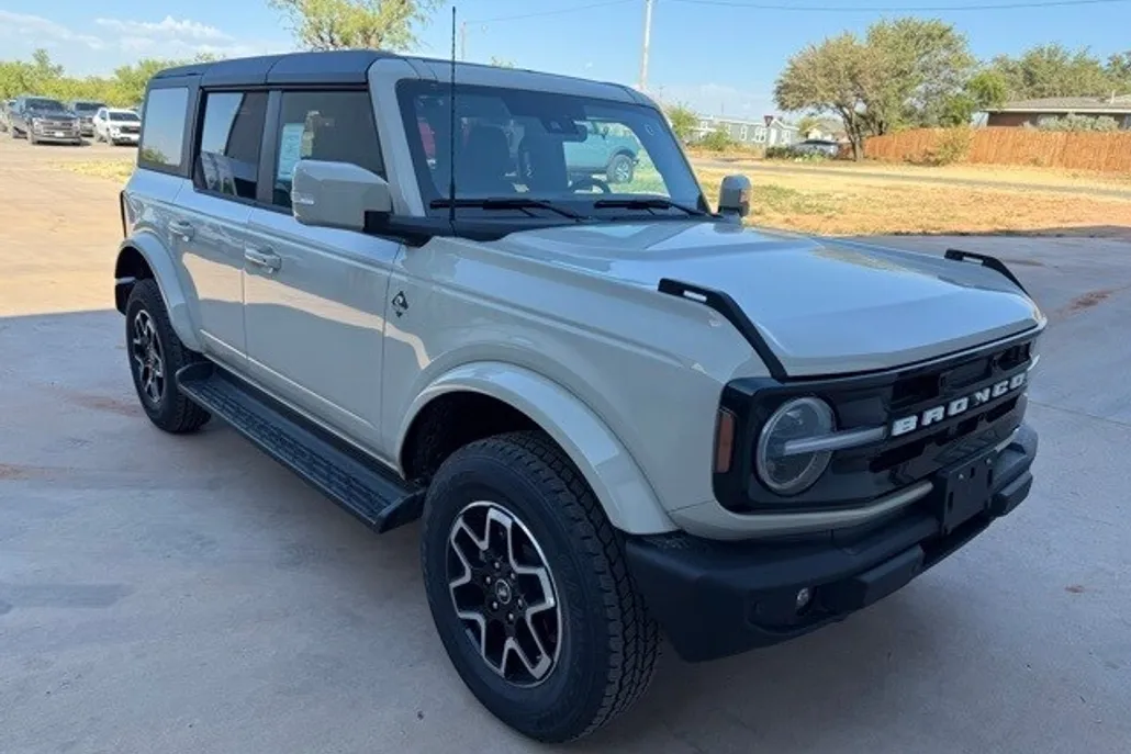2025 Ford Bronco Outer Banks photo 1