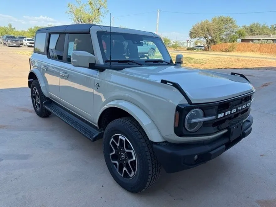 2025 Ford Bronco Outer Banks photo 1