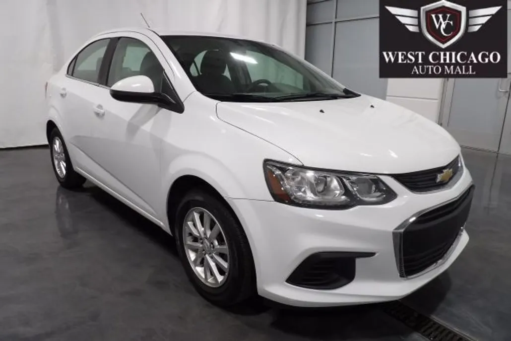 2020 Chevrolet Sonic LT photo 1