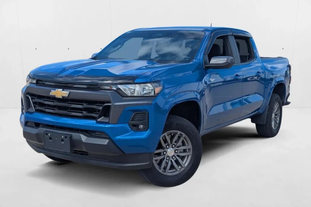 2024 Chevrolet Colorado LT photo 1