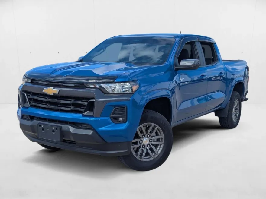 2024 Chevrolet Colorado LT photo 1