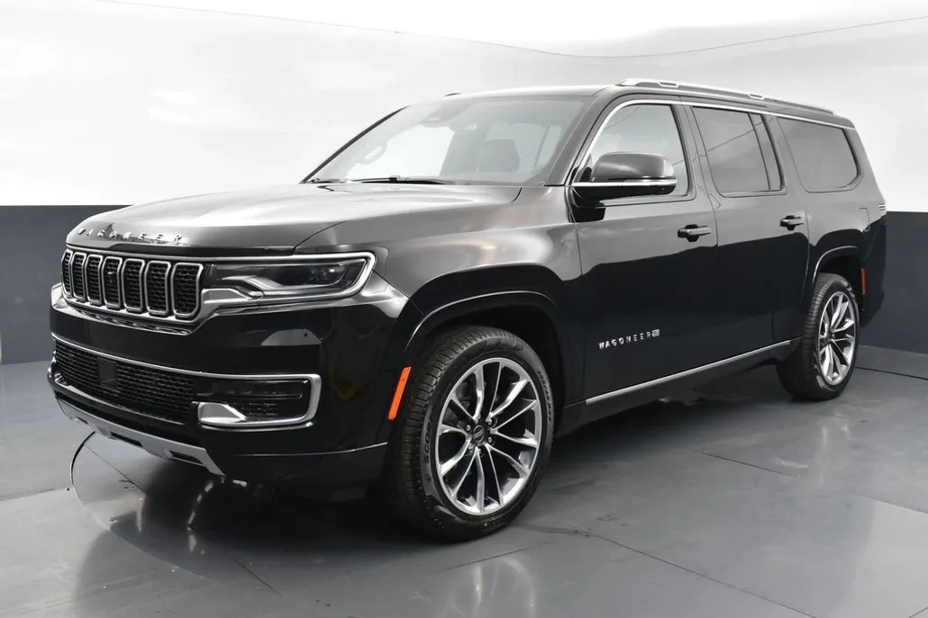 2023 Jeep Wagoneer L Series III photo 1