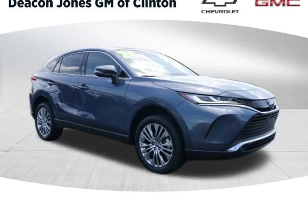 2024 Toyota Venza LE photo 1