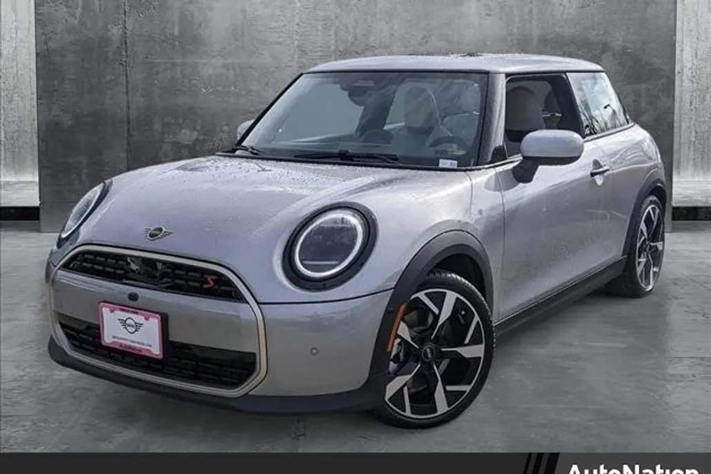 2025 Mini Cooper S Iconic photo 1