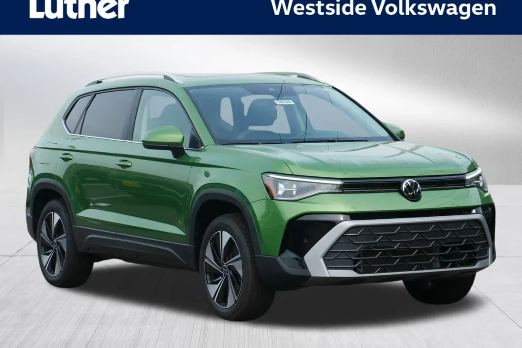 2025 Volkswagen Taos SE photo 1