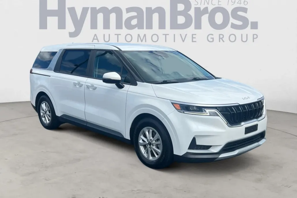 2022 Kia Carnival LX photo 1