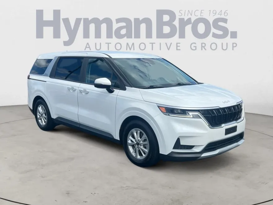 2022 Kia Carnival LX photo 1