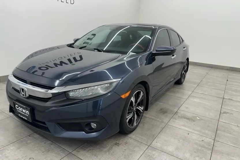 2017 Honda Civic Touring photo 1
