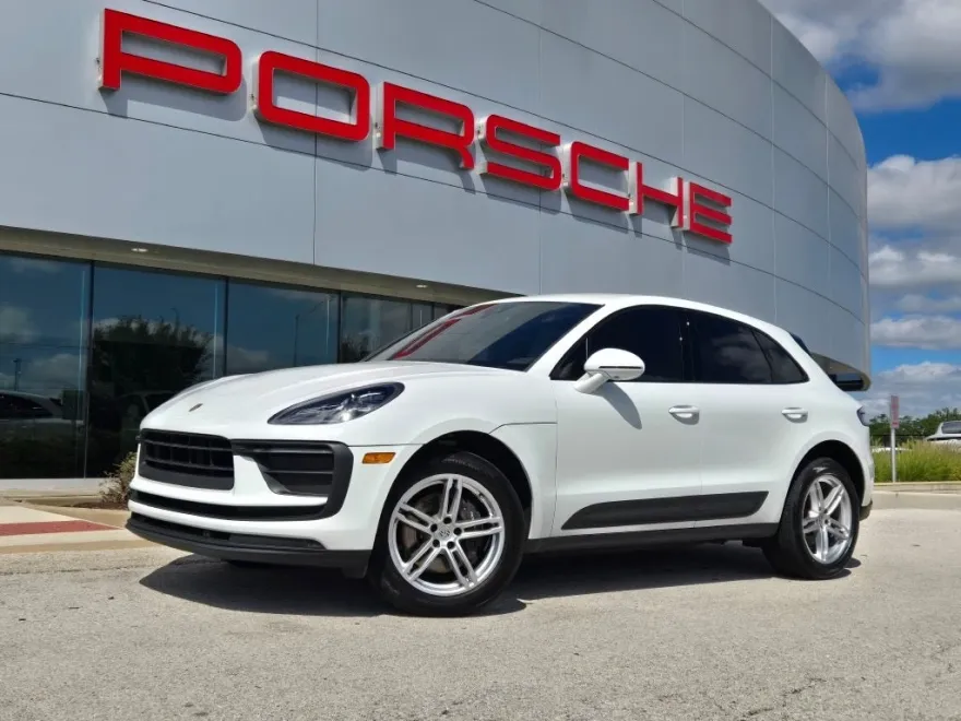 2022 Porsche Macan Base photo 1