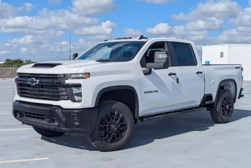 2025 Chevrolet Silverado 2500HD Custom photo 1