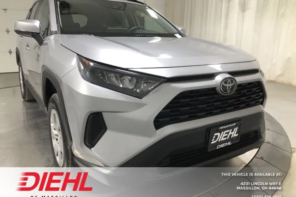 2019 Toyota RAV4 LE Sport photo 1