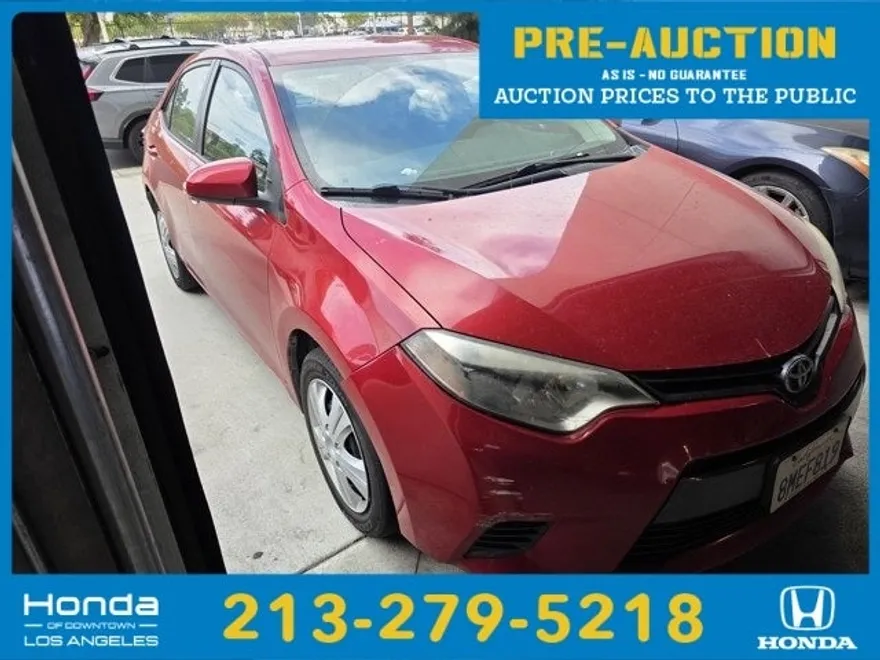 2016 Toyota Corolla LE photo 1