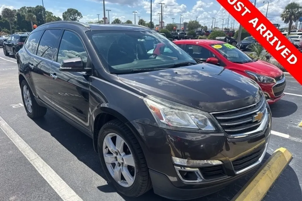 2017 Chevrolet Traverse 1LT photo 1