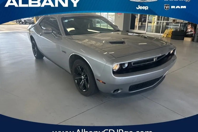 2018 Dodge Challenger SXT photo 1