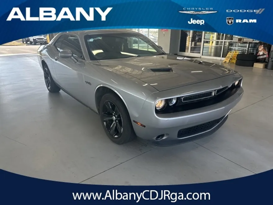 2018 Dodge Challenger SXT photo 1