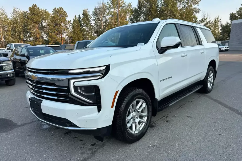 2025 Chevrolet Suburban LT photo 1