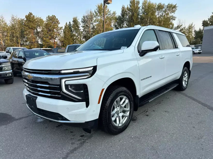 2025 Chevrolet Suburban LT photo 1