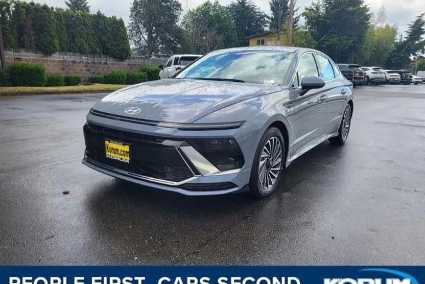 2025 Hyundai Sonata SEL photo 1