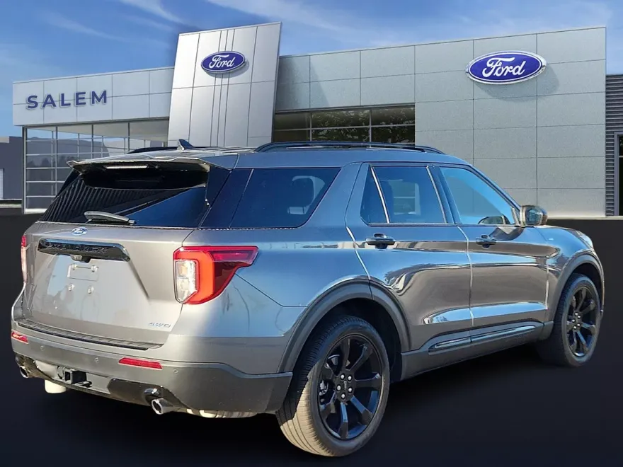 2023 Ford Explorer ST-Line photo 1