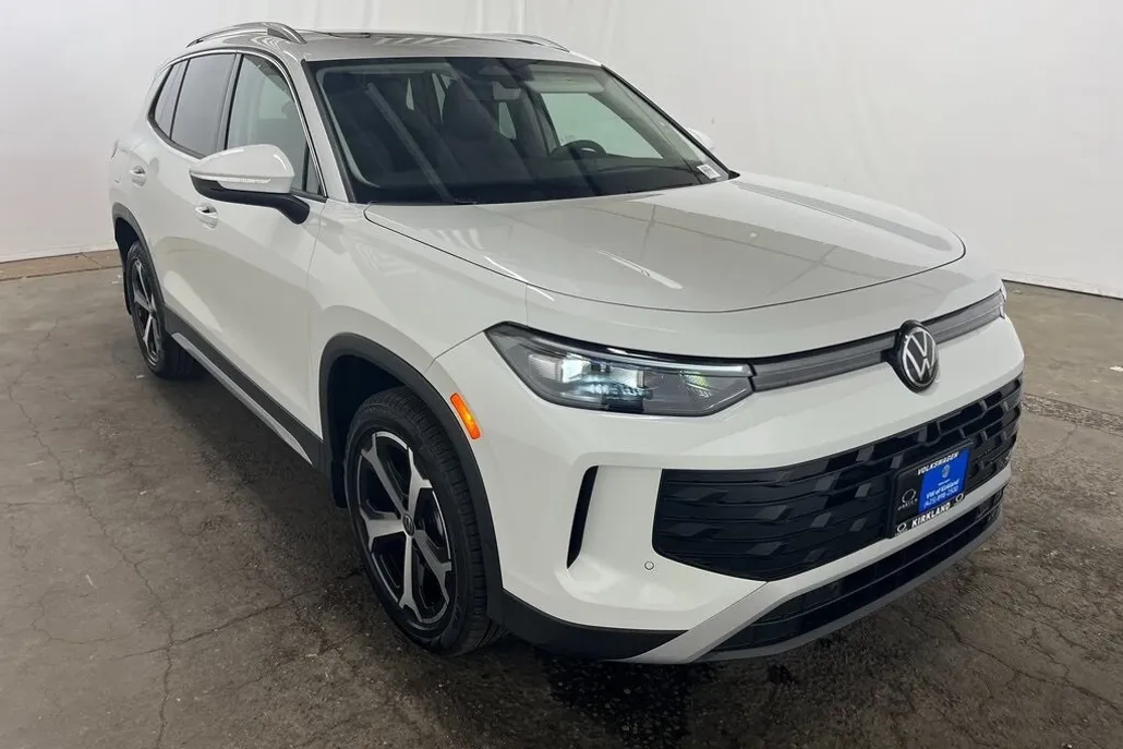 2025 Volkswagen Tiguan SE photo 1