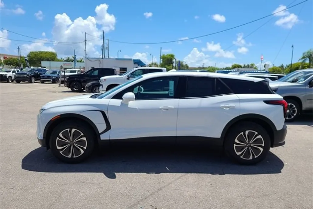2025 Chevrolet Blazer EV photo 1