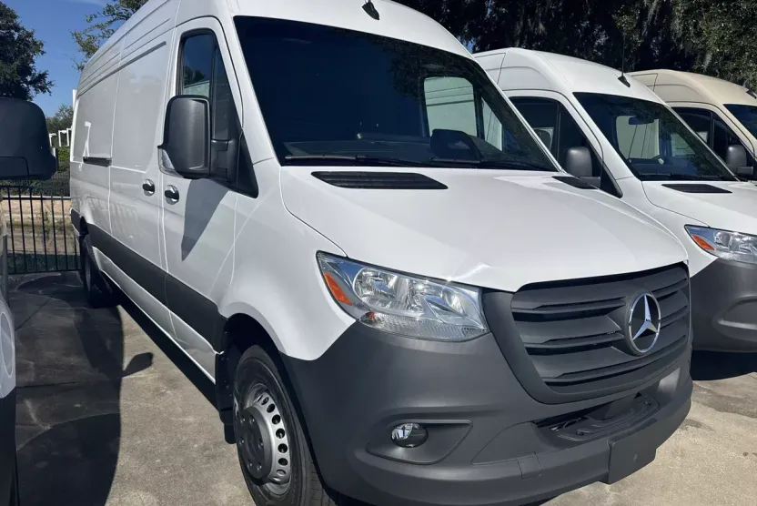 2025 Mercedes Benz Sprinter 4500 photo 1