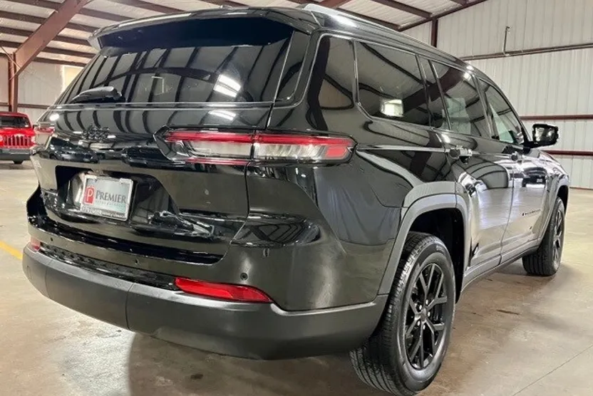 2024 Jeep Grand Cherokee Altitude photo 1