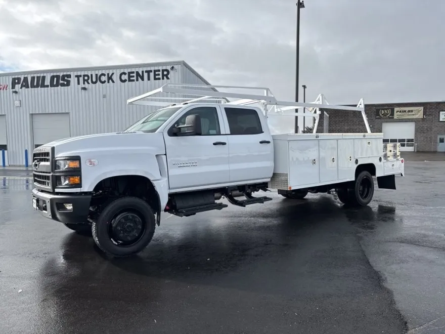 2024 Chevrolet Silverado 6500HD Work Truck photo 1