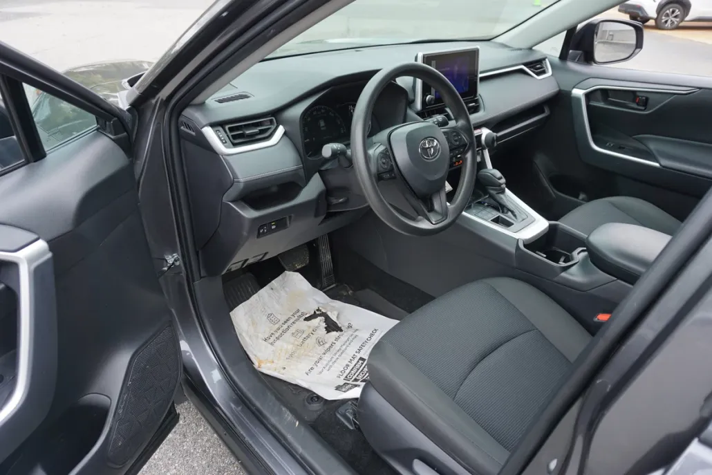 2024 Toyota RAV4 LE photo 1
